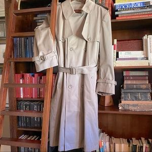 Men’s 46L Charles Klein trench coat. Never worn. Zip out plush lining.
